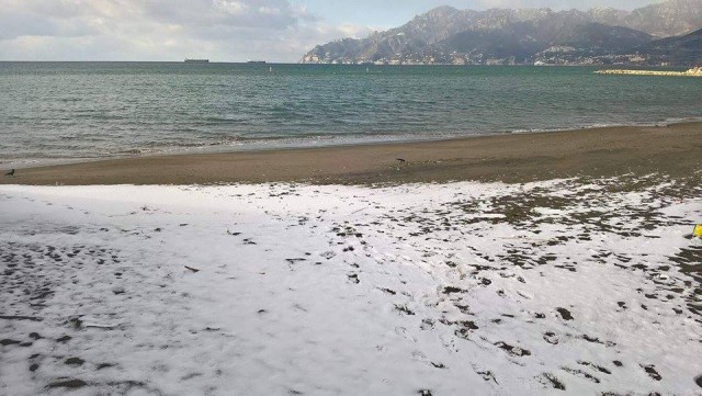 neve spiaggia salerno.jpg