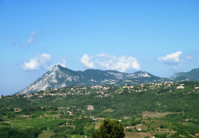 Monte Taburno visto da SE.jpg