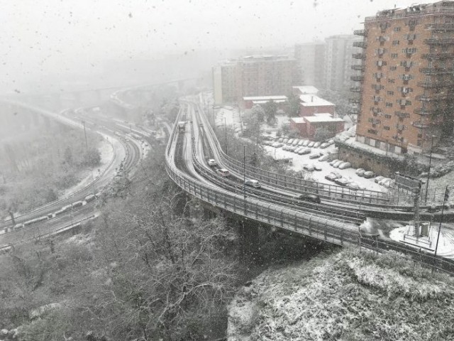 Napoli-sotto-la-neve-696x522.jpg