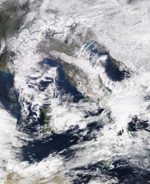 Campania Innevata 27 Febbraio Nasa.jpg