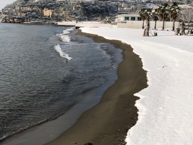 spiaggia di Lucrino.jpg