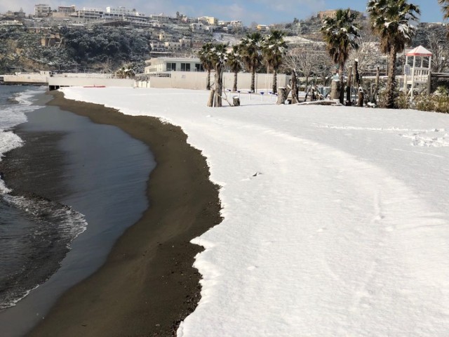 spiaggia di Lucrino1.jpg