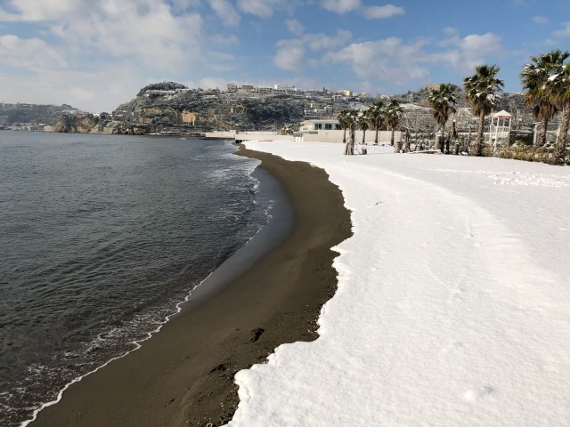 spiaggia di Lucrino3.jpg