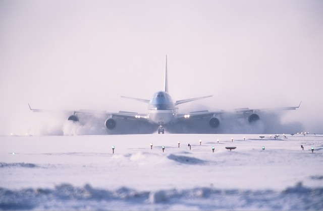 KLM_Boeing_747-400_Sapporo_snow_Yagi[1].jpg