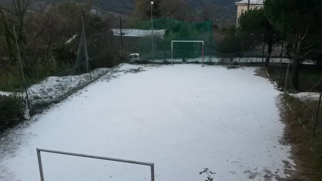 mitico campetto del parco innevato.jpg