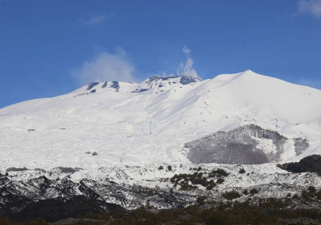 Etna innevato.jpg