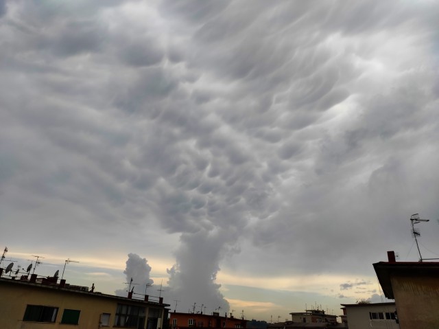 Mammatus e torri.jpg