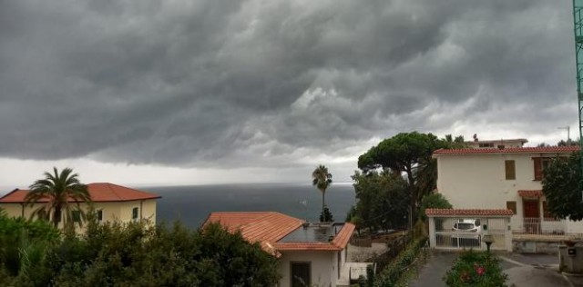 forte-temporale-in-arrivo-su-napoli-3bmeteo-150472.jpeg.jpg